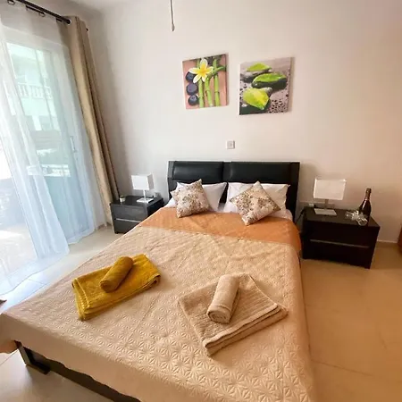 Cozy Poolside Appartamento Paphos