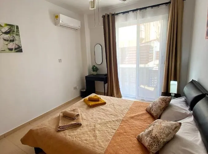 Cozy Poolside Apartman *