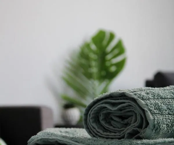 Cozy Poolside Apartman *