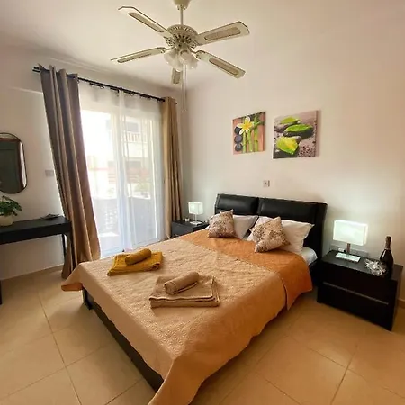 Appartamento Cozy Poolside