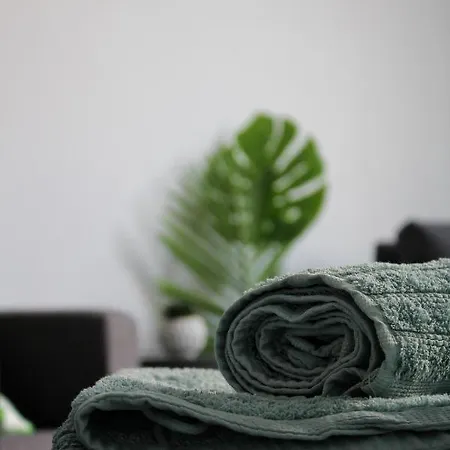 Cozy Poolside Apartament *