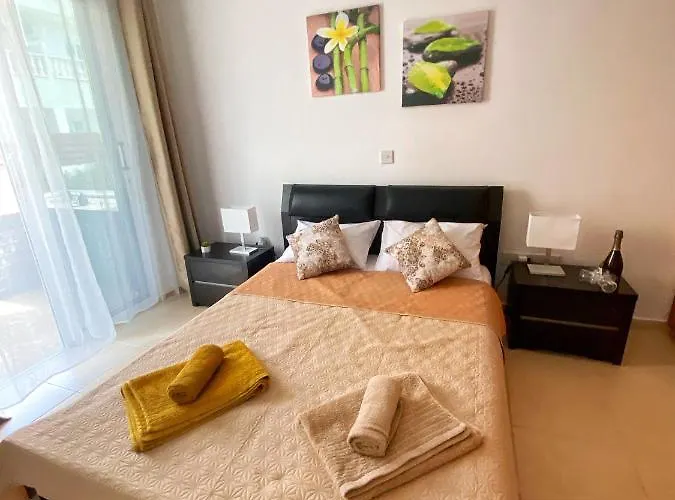 Cozy Poolside Apartmán Paphos